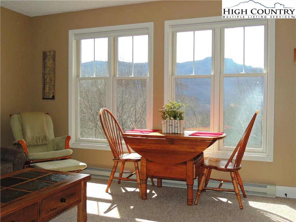 Image number 19 for the current listing