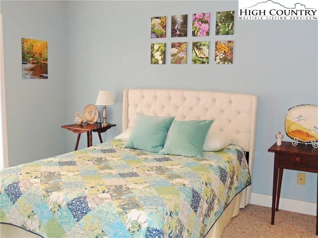 Image number 17 for the current listing