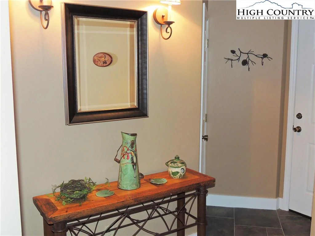Image number 6 for the current listing