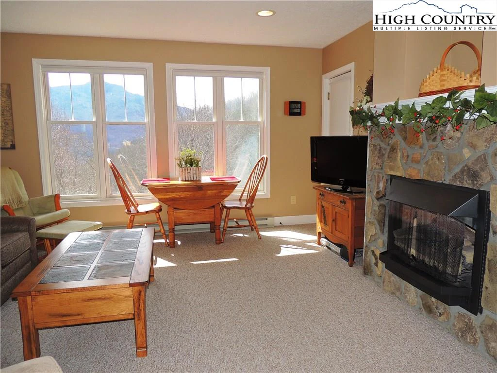 Image number 23 for the current listing