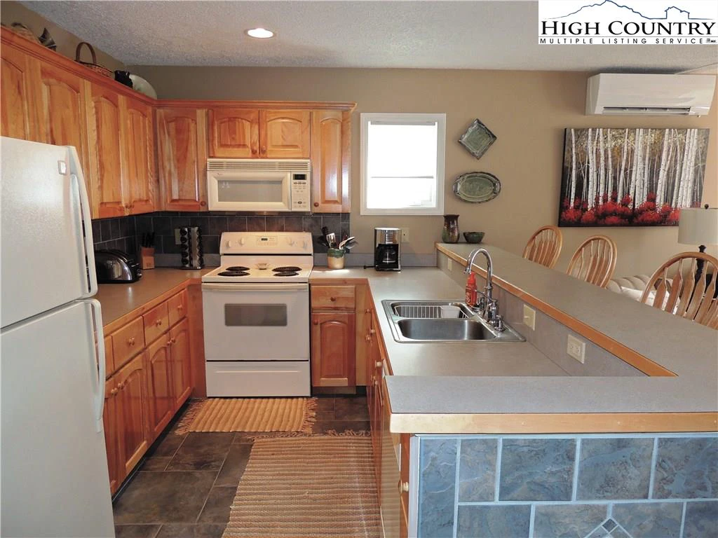 Image number 21 for the current listing