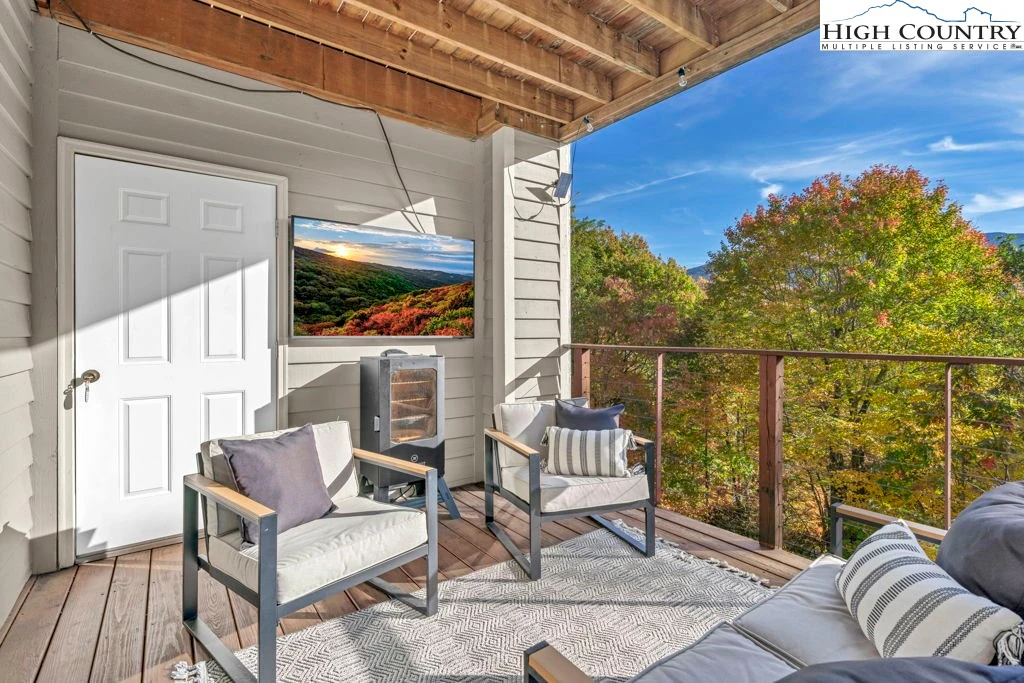 Image number 16 for the current listing