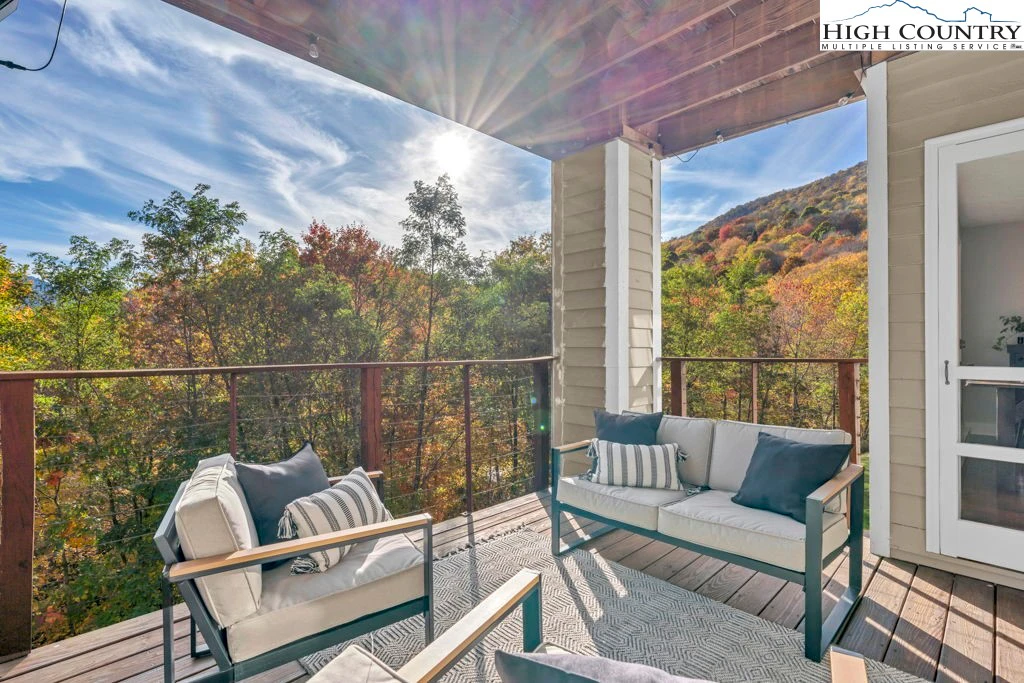 Image number 15 for the current listing