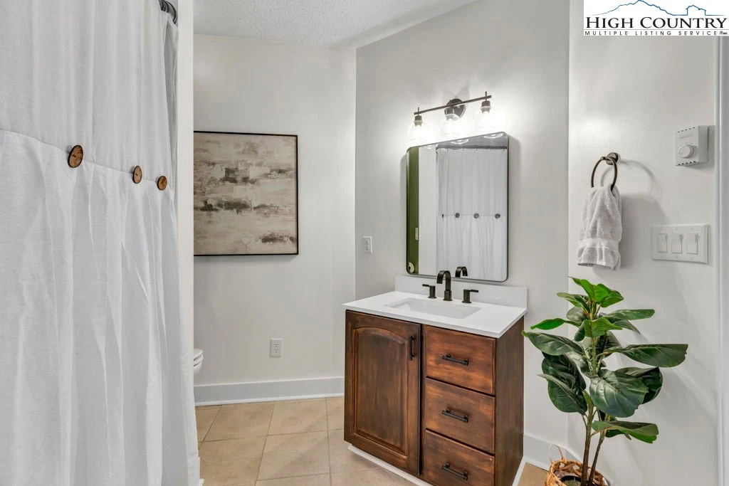 Image number 6 for the current listing