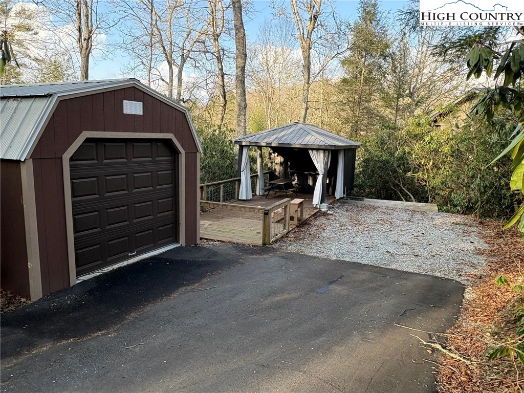 Image number 1 for the current listing