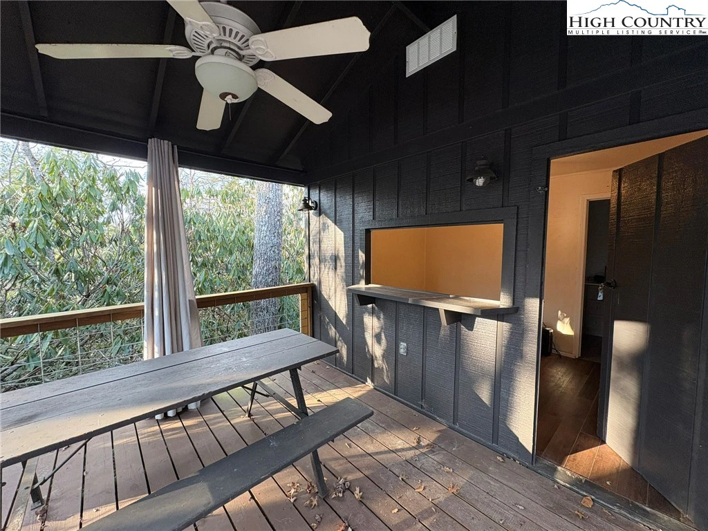 Image number 21 for the current listing