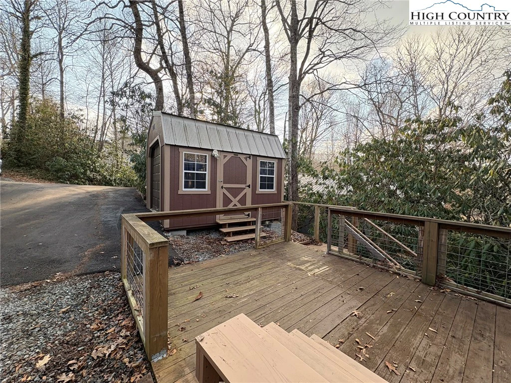 Image number 16 for the current listing