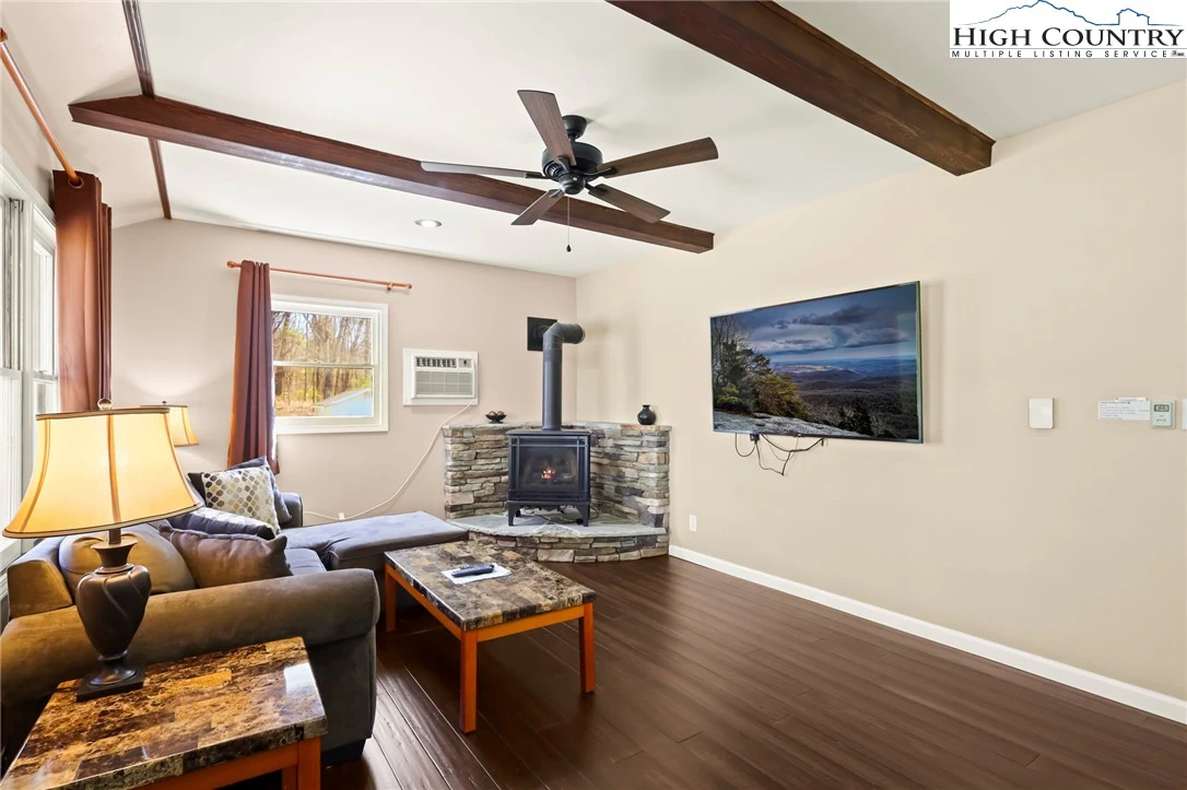 Image number 12 for the current listing