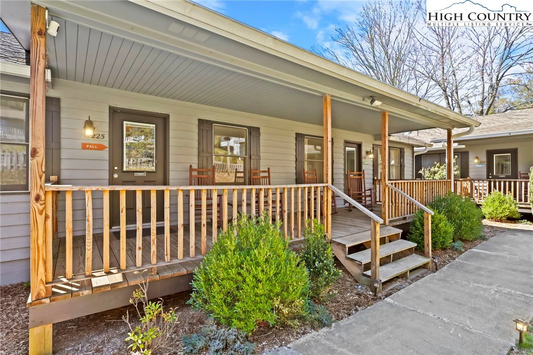 Image number 3 for the current listing