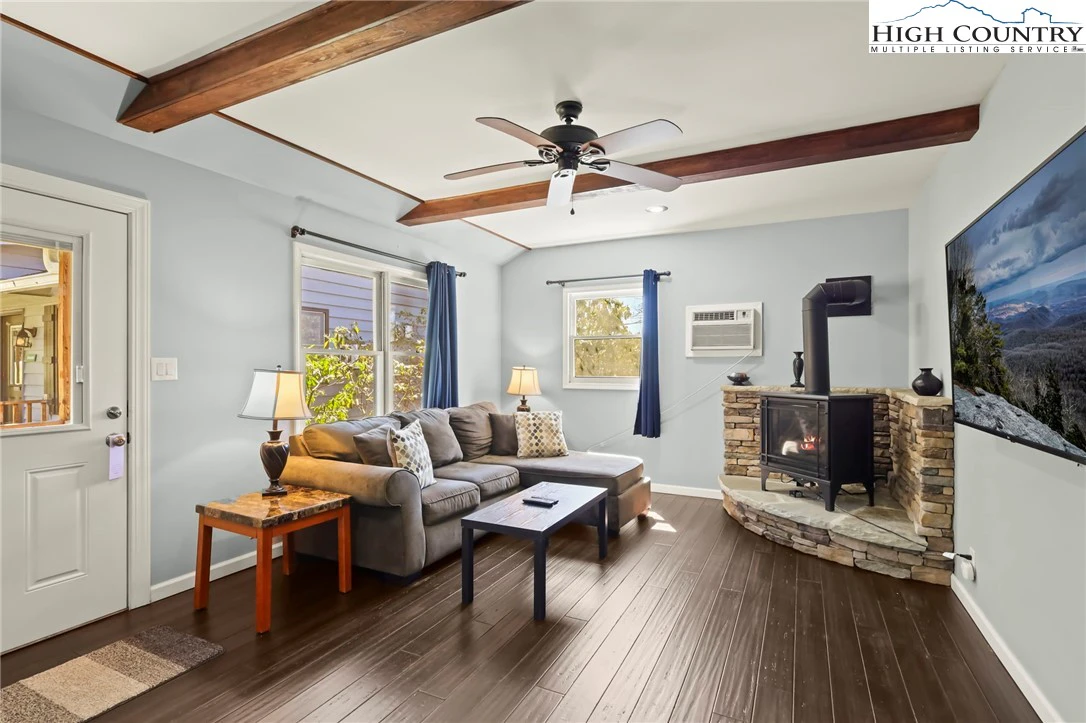 Image number 11 for the current listing