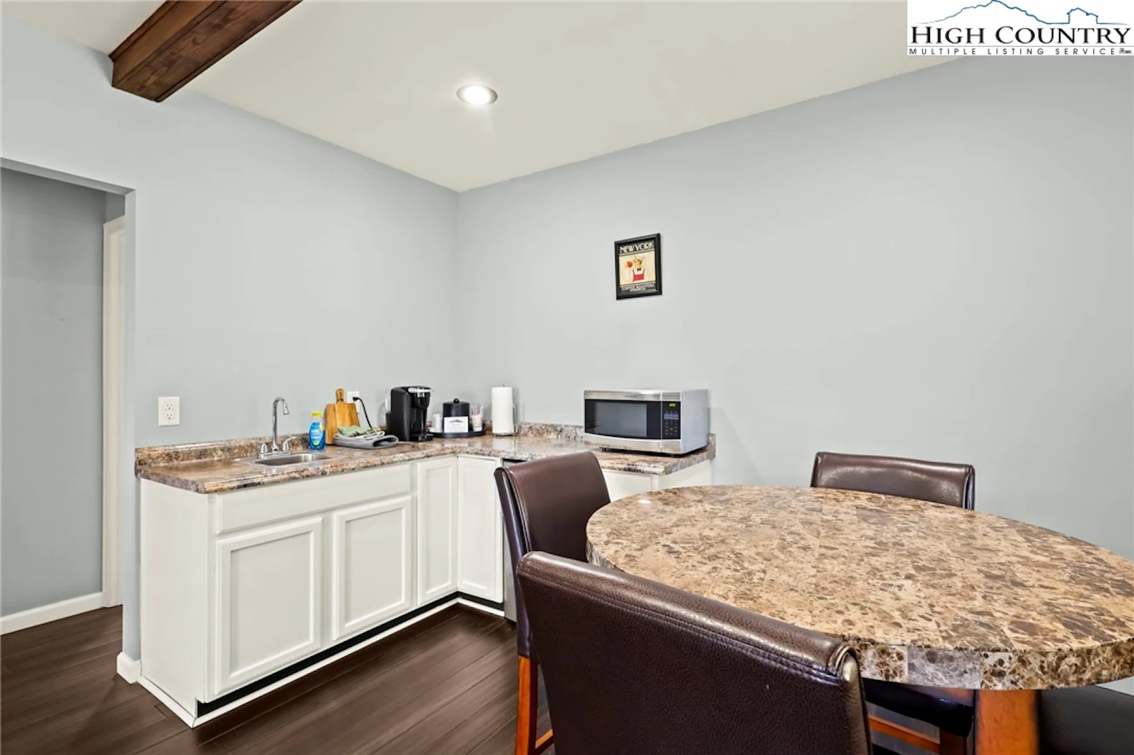 Image number 1 for the current listing