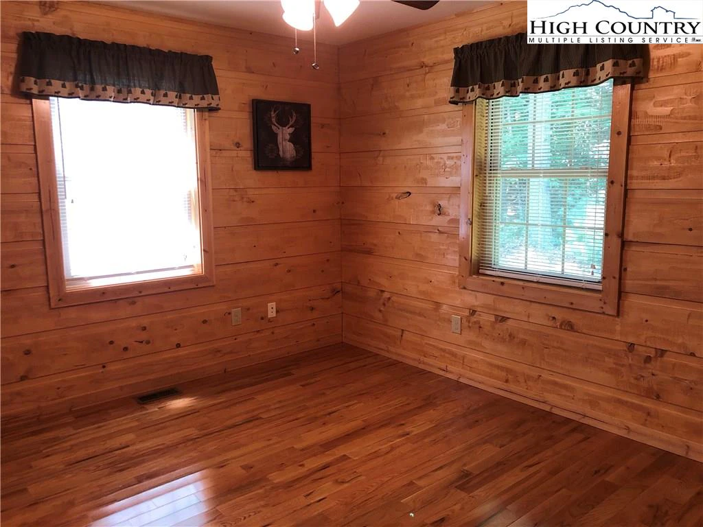 Image number 7 for the current listing