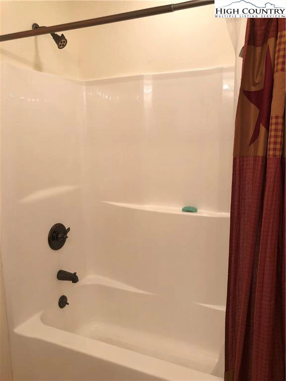 Image number 9 for the current listing