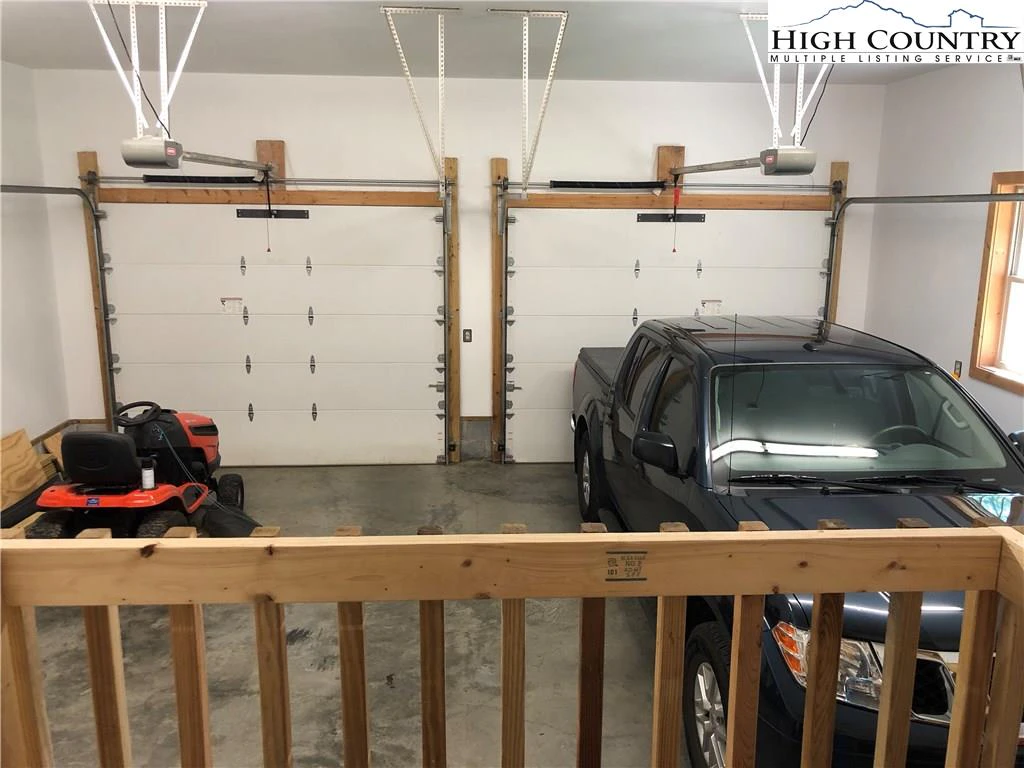 Image number 2 for the current listing