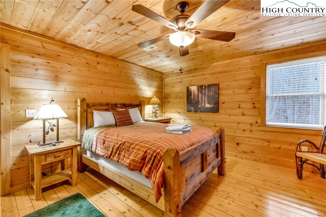 Image number 8 for the current listing