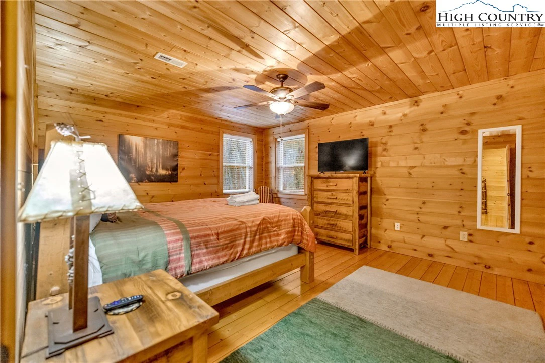 Image number 9 for the current listing