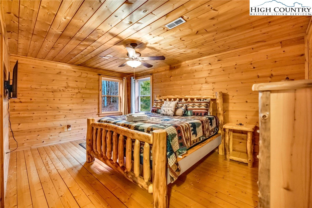 Image number 11 for the current listing