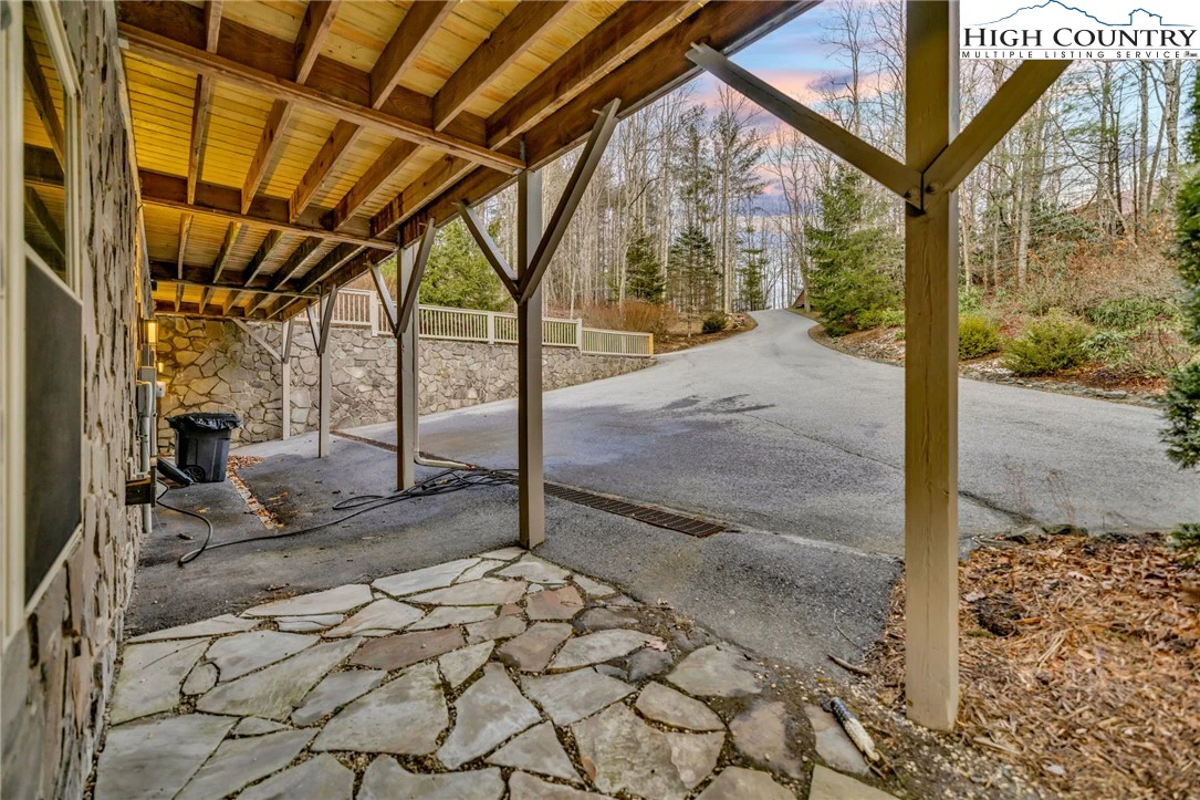 Image number 18 for the current listing
