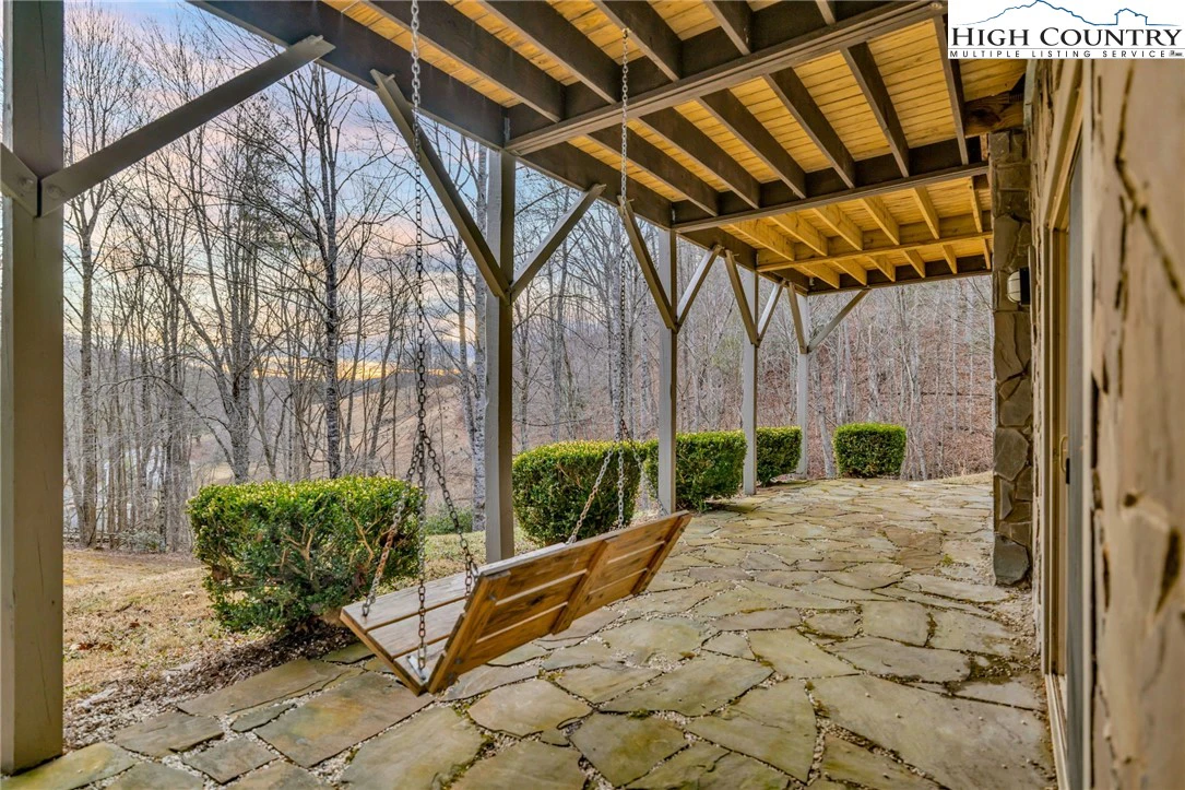 Image number 17 for the current listing