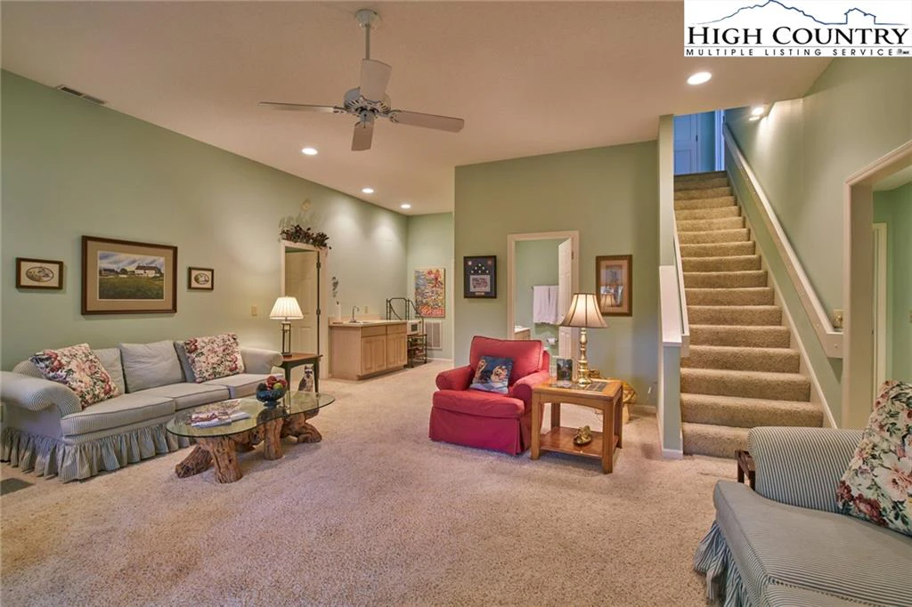 Image number 4 for the current listing