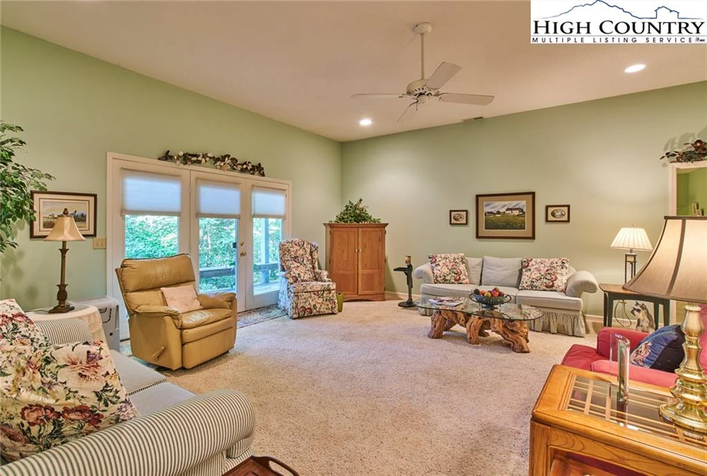 Image number 5 for the current listing