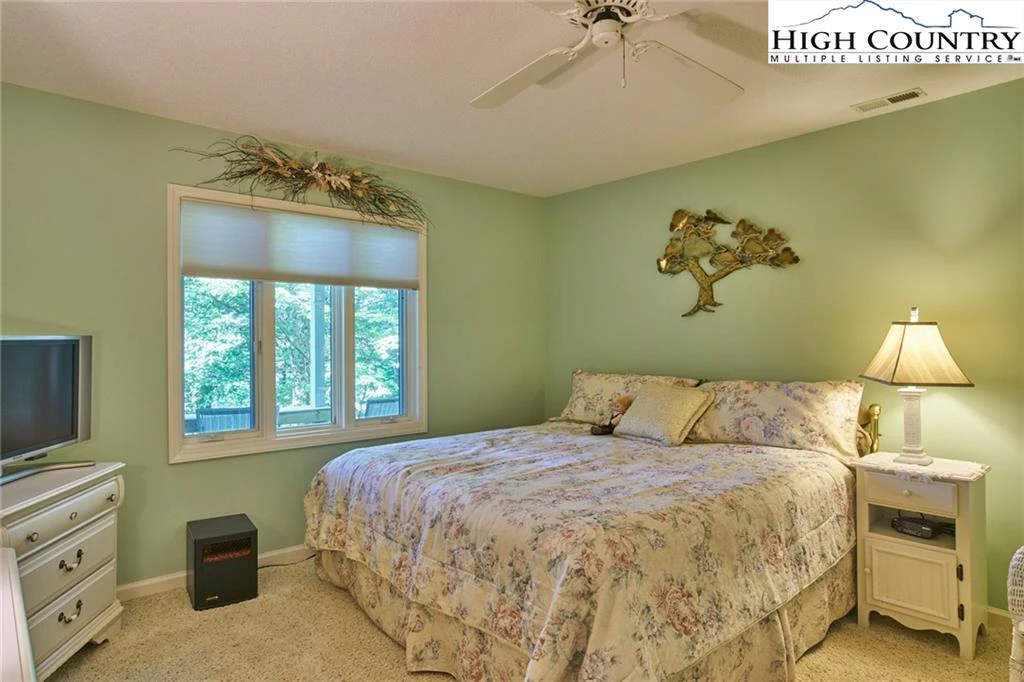 Image number 8 for the current listing