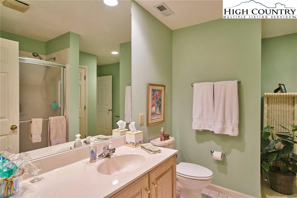 Image number 2 for the current listing