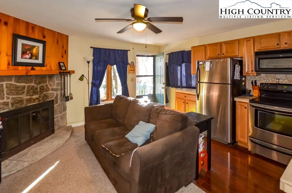 Image number 1 for the current listing