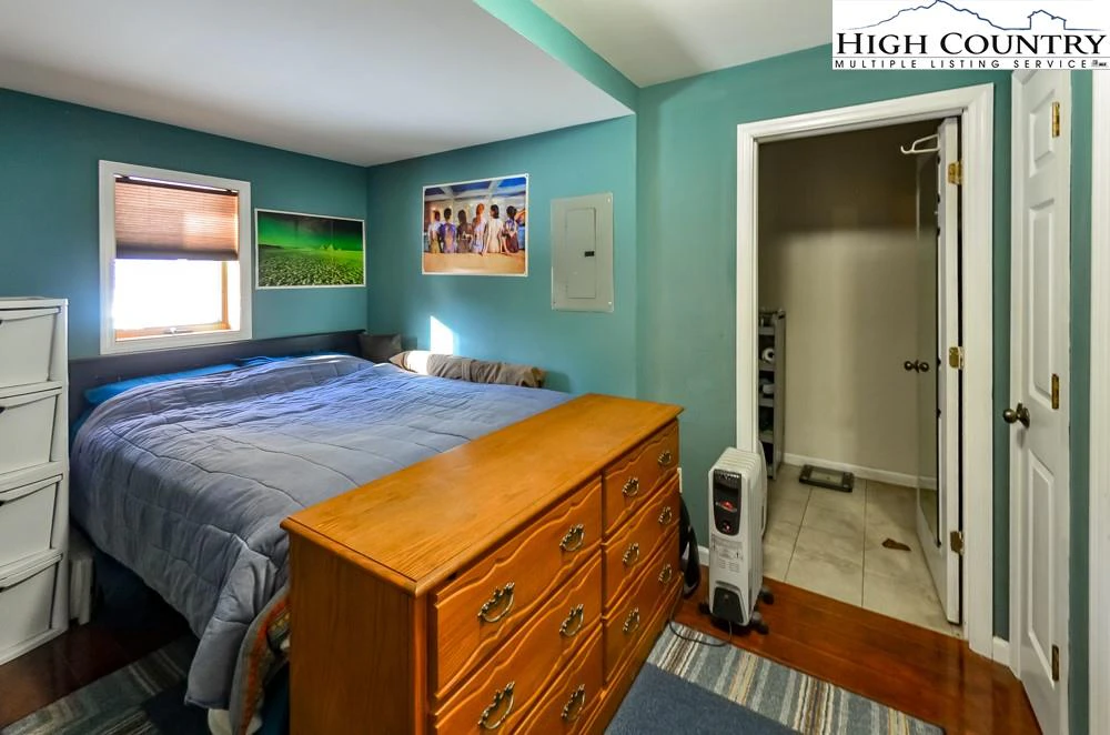 Image number 5 for the current listing
