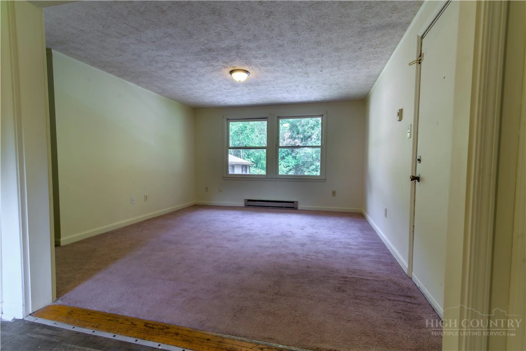 Image number 7 for the current listing