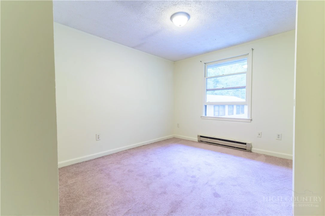 Image number 4 for the current listing