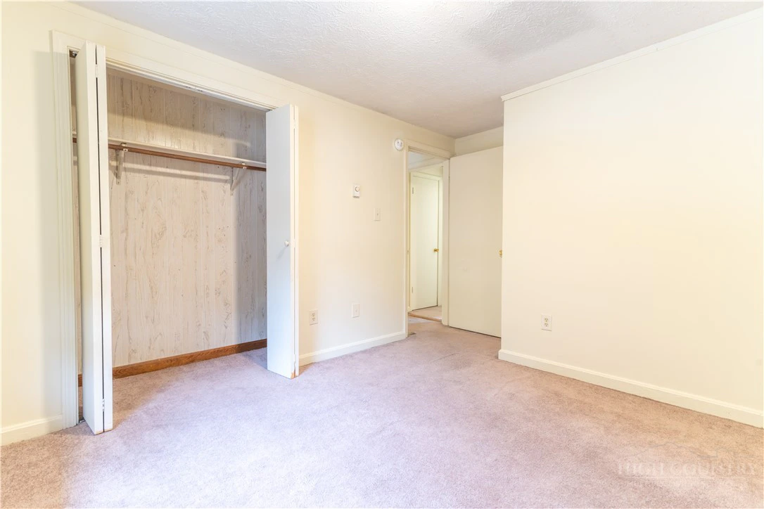 Image number 5 for the current listing