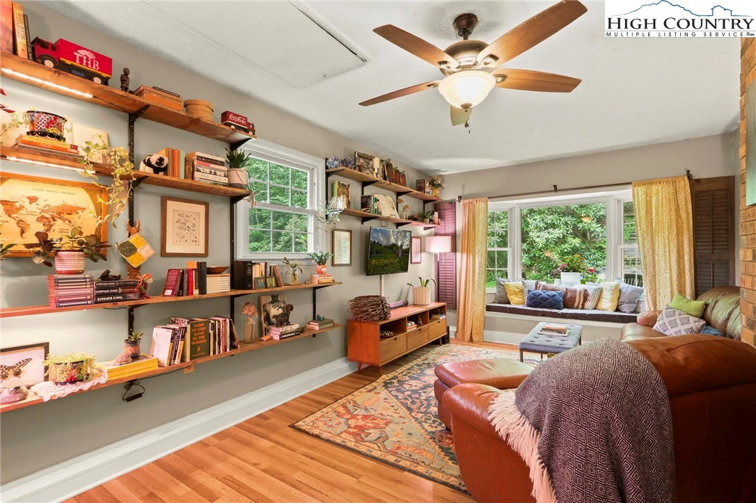 Image number 6 for the current listing