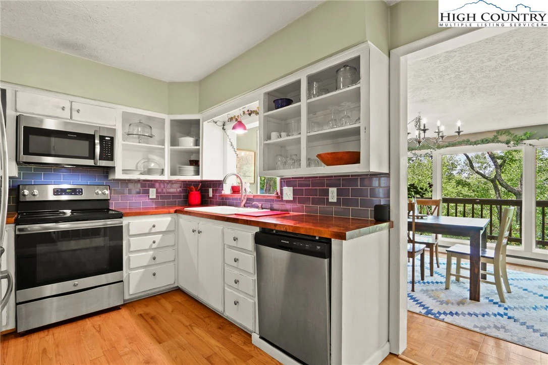 Image number 10 for the current listing