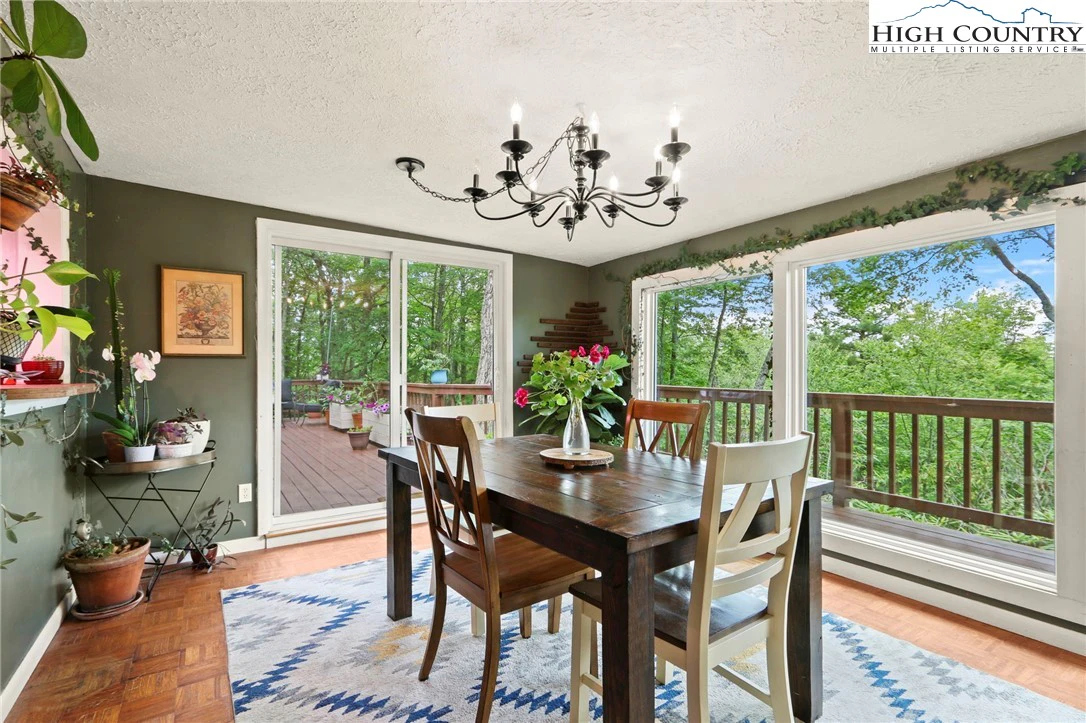Image number 13 for the current listing