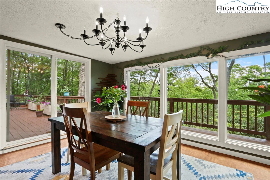 Image number 2 for the current listing