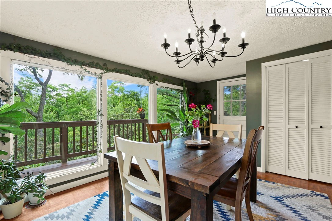 Image number 16 for the current listing