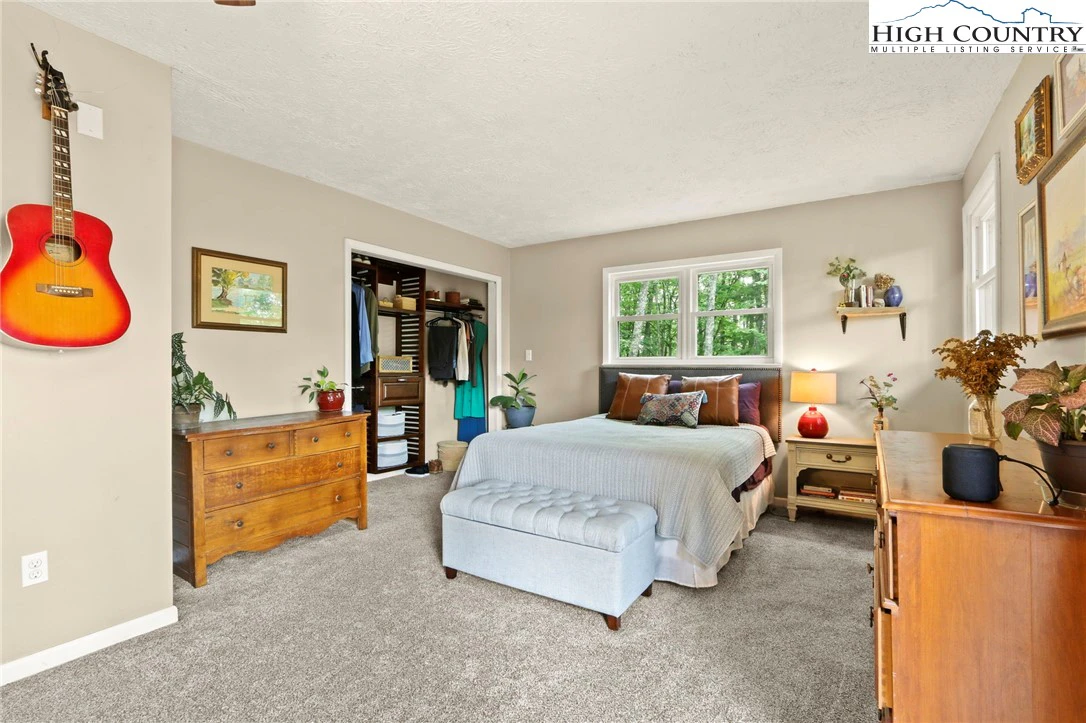 Image number 20 for the current listing
