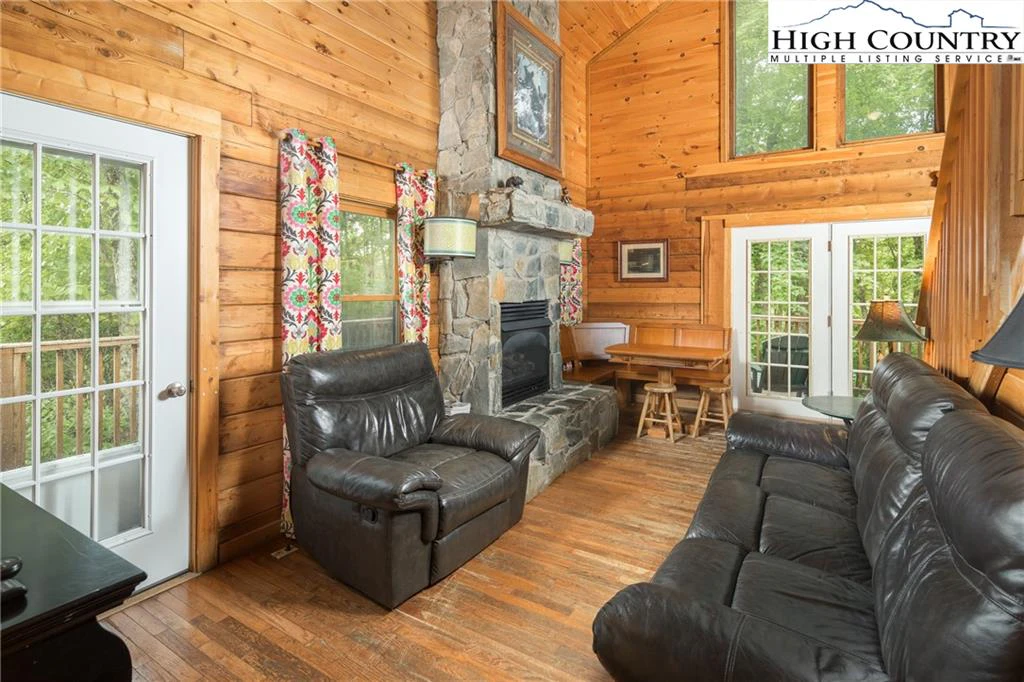 Image number 27 for the current listing