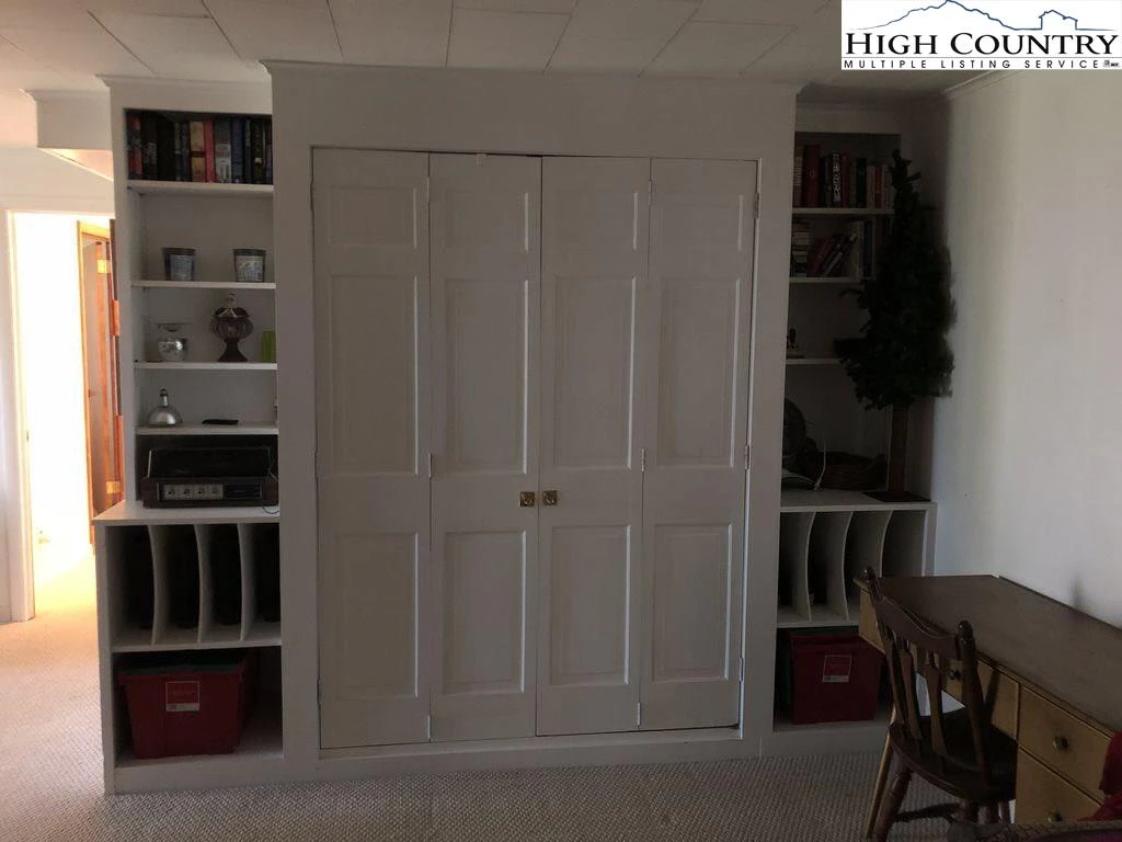 Image number 10 for the current listing