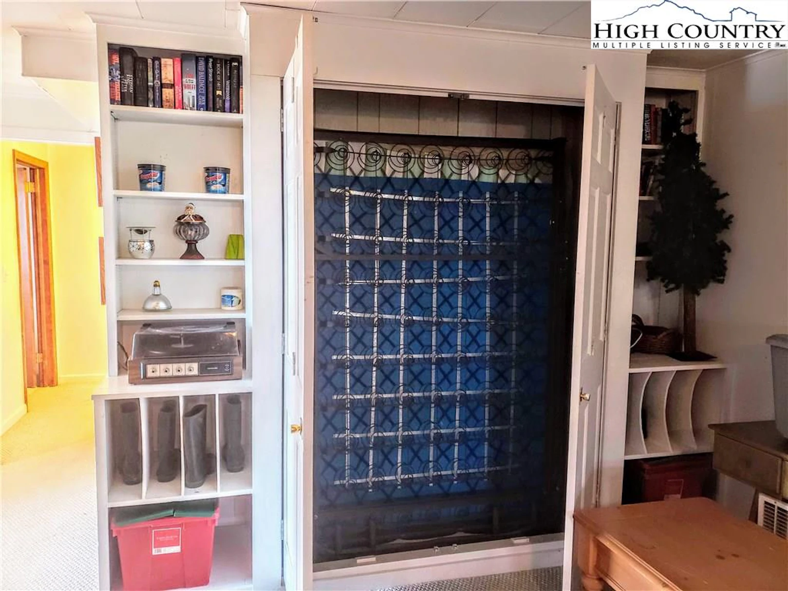 Image number 9 for the current listing