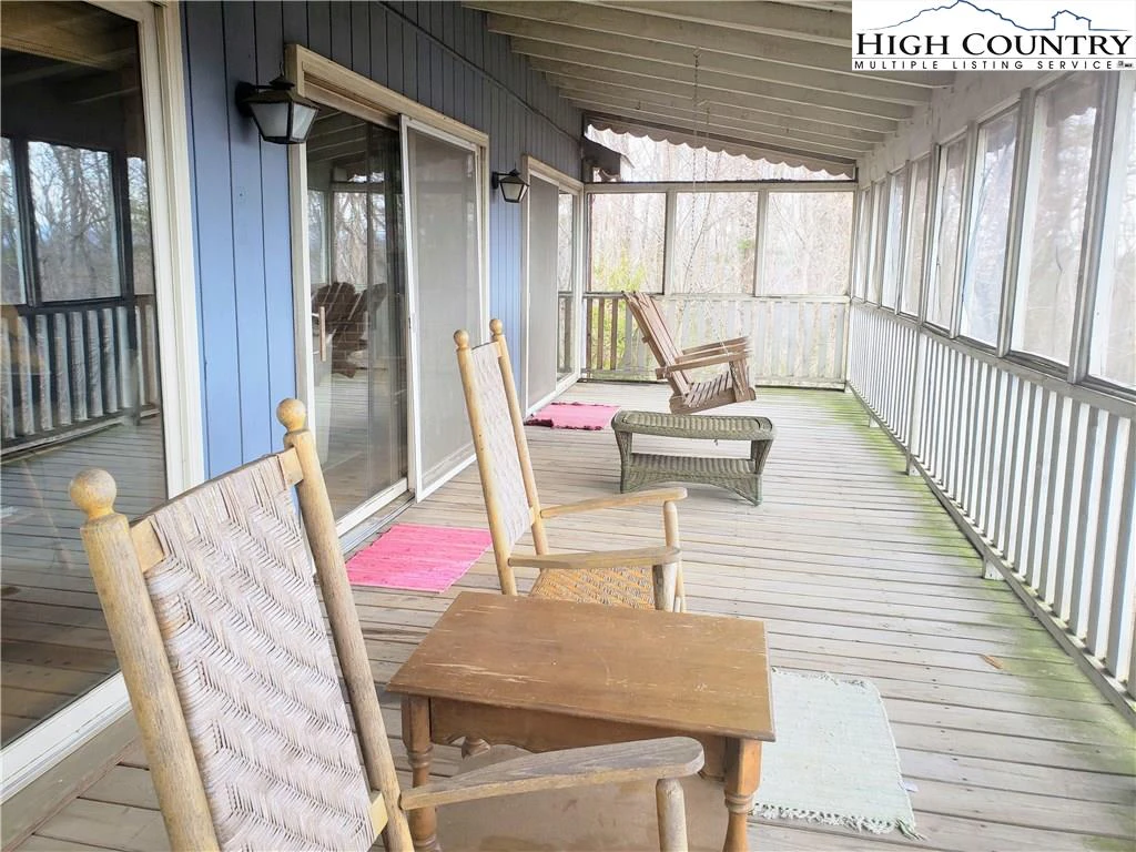 Image number 7 for the current listing