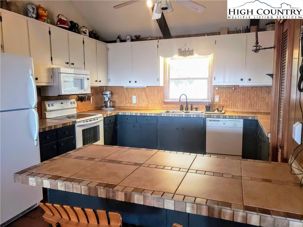 Image number 19 for the current listing