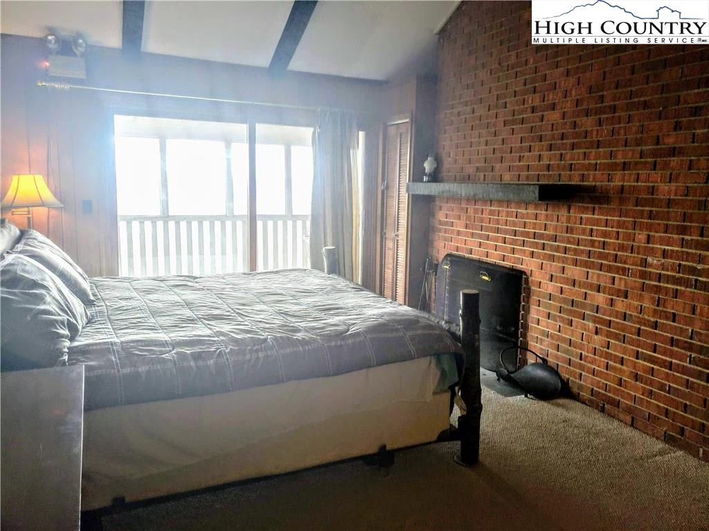 Image number 15 for the current listing