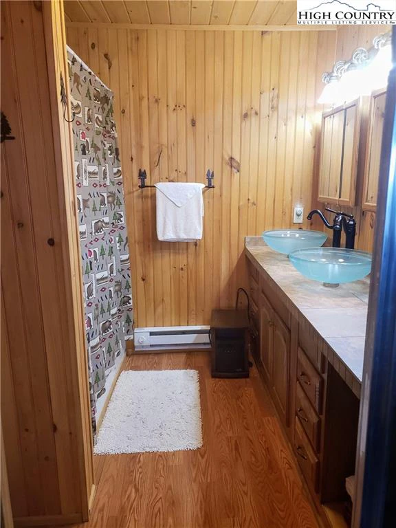 Image number 14 for the current listing