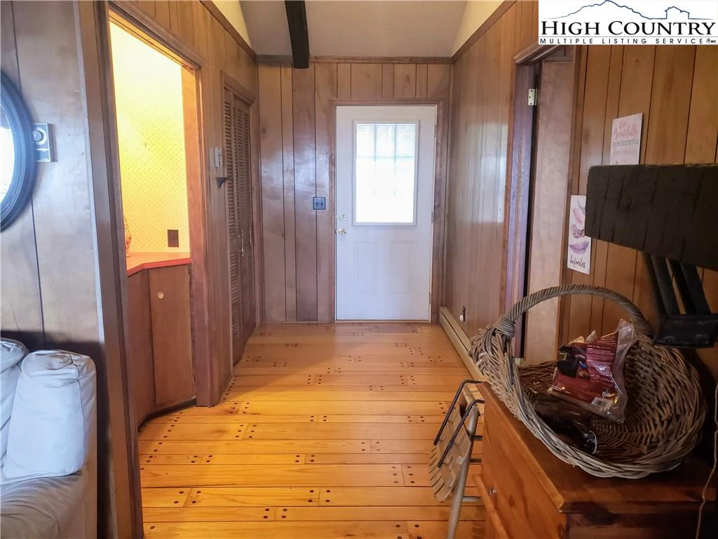 Image number 13 for the current listing