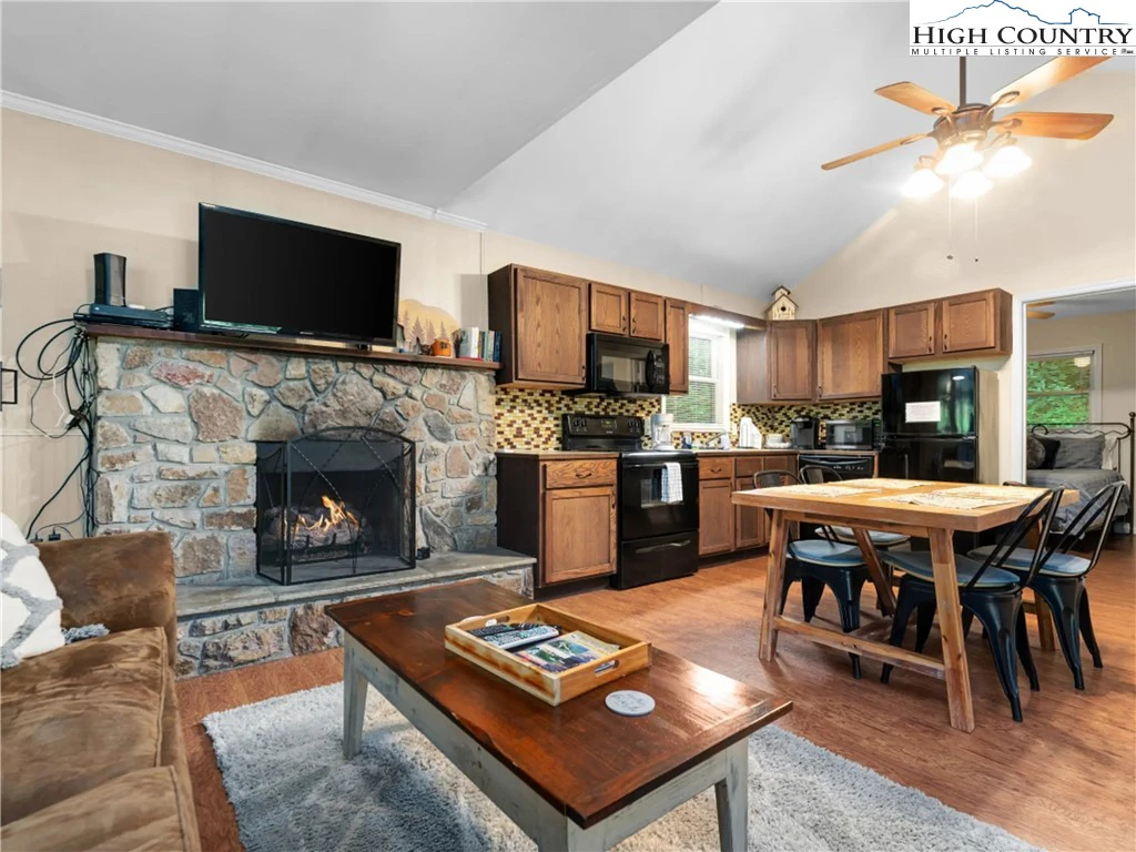 Image number 3 for the current listing