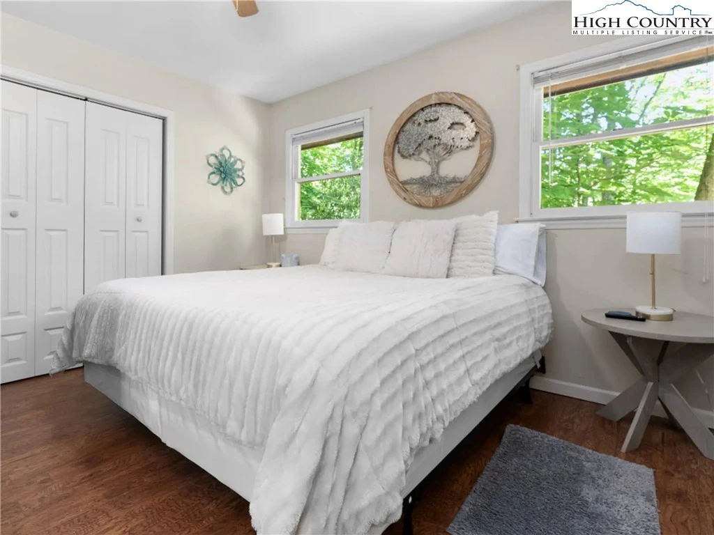 Image number 6 for the current listing