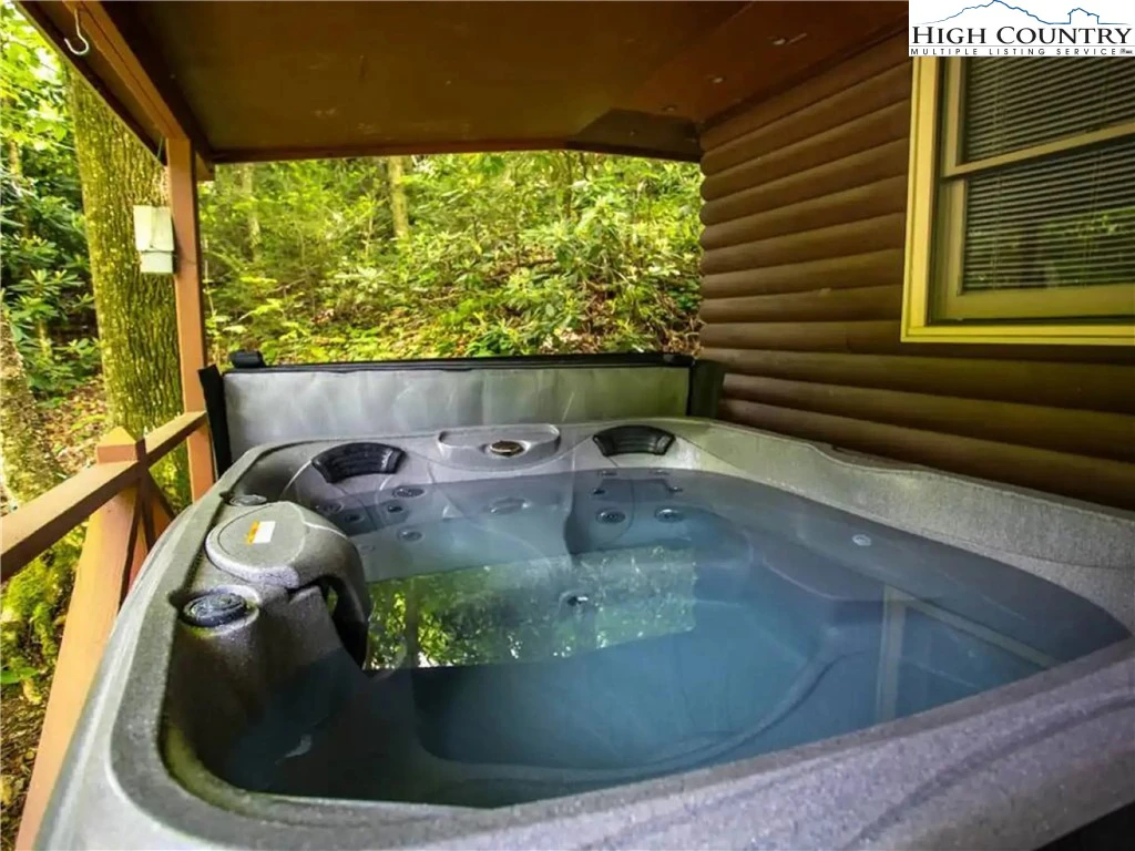 Image number 4 for the current listing