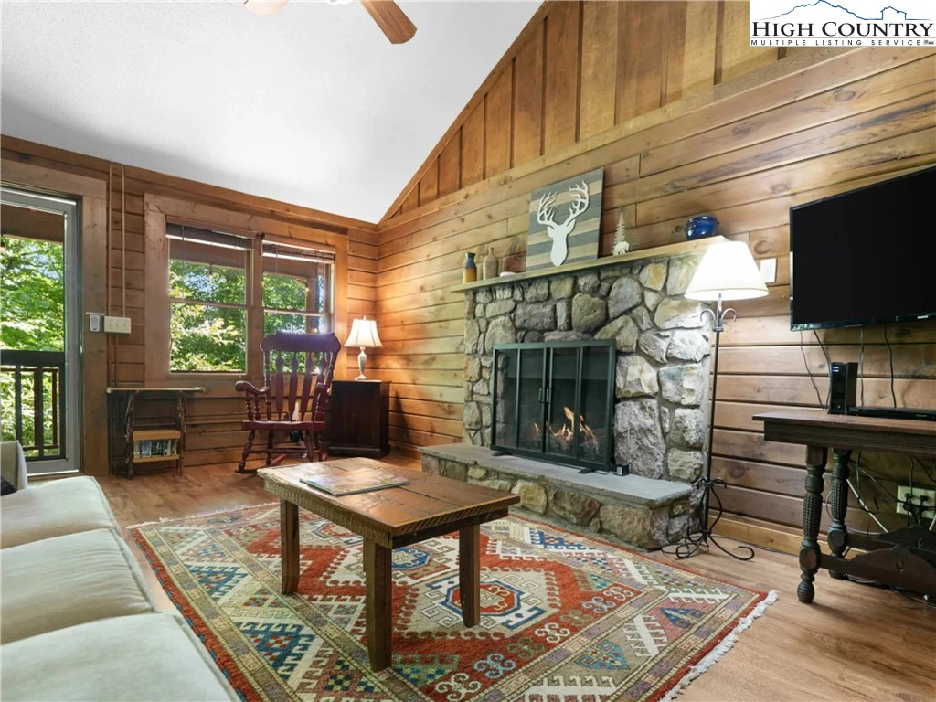 Image number 2 for the current listing